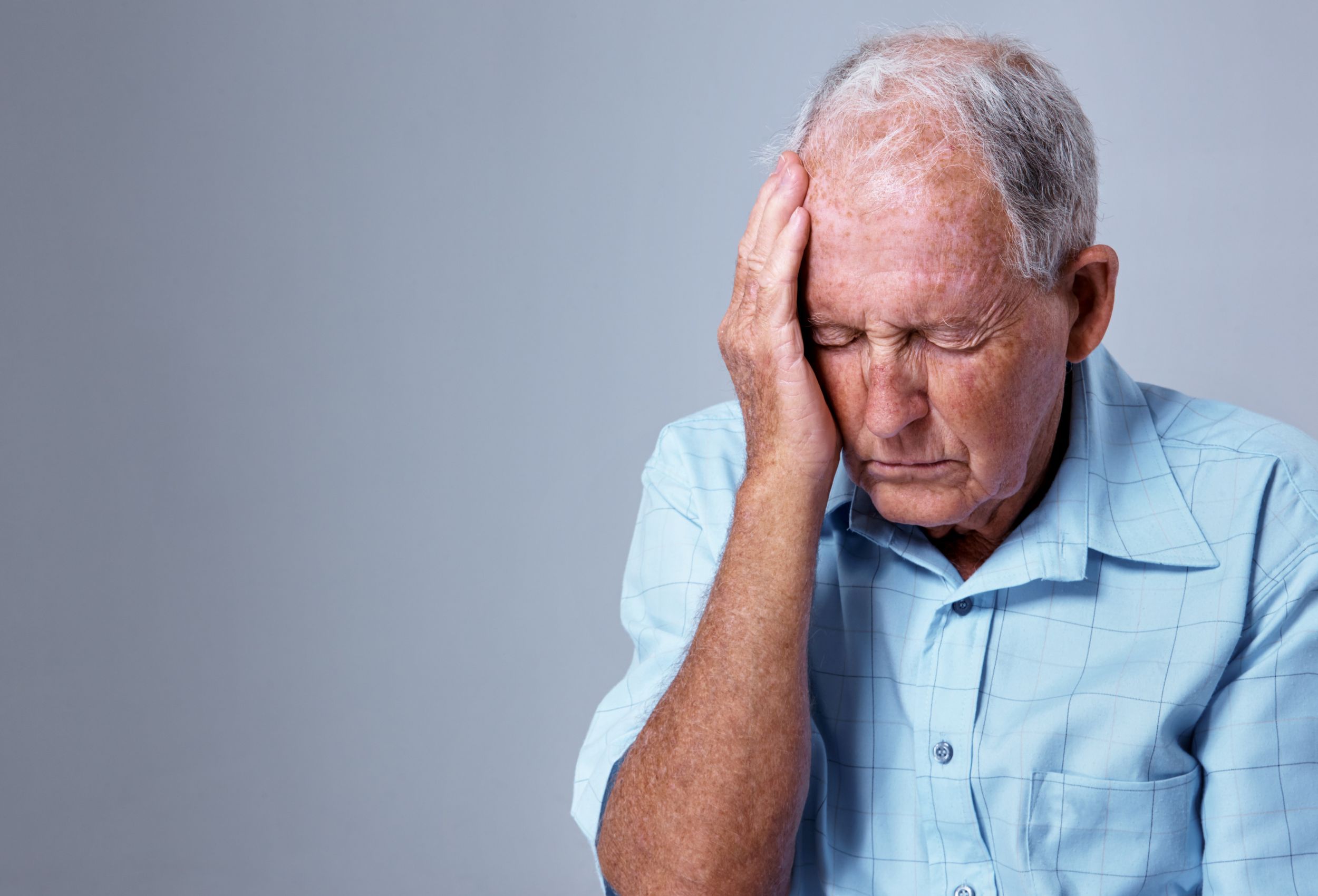 5 sinais que indicam falta de vitaminas em idosos