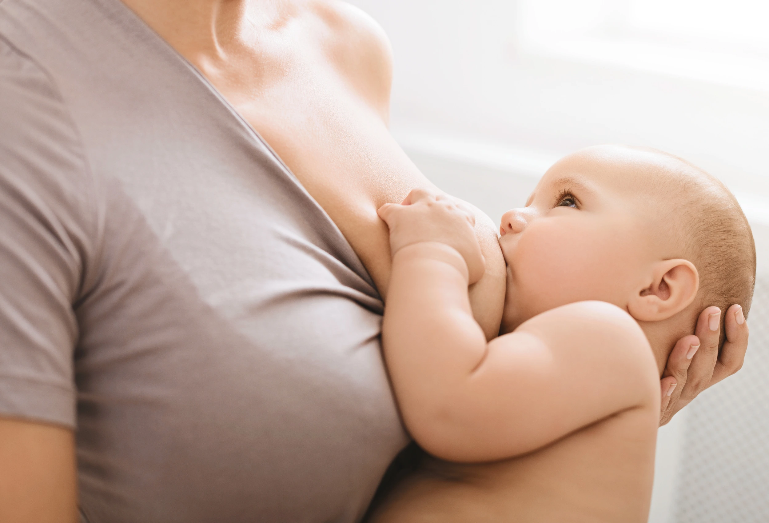 Como aumentar a produção de leite materno de forma natural